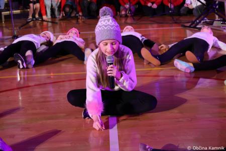 Miklavžev koncert na Osnovni šoli Toma Brejca napolnil telovadnico do zadnjega kotička (51)